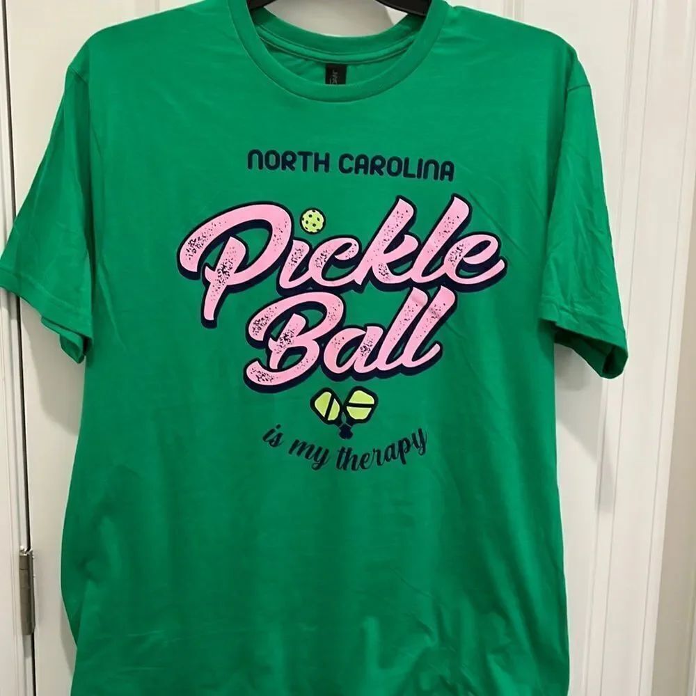 New Green Pink North Carolina Pickleball Is My Therapy Men’s or Unisex T-Shirt